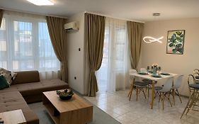 Unbeatable Location: New & Comfy Apartment