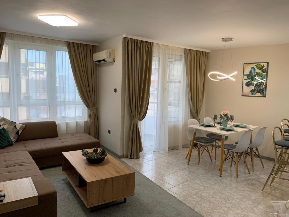 Unbeatable Location: New & Comfy Apartment Варна Екстериор снимка
