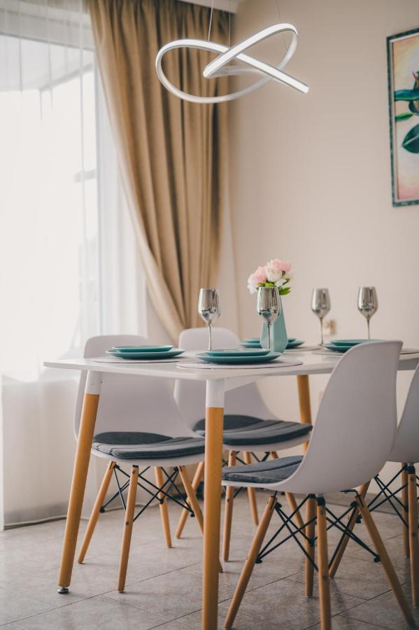 Unbeatable Location: New & Comfy Apartment Варна Екстериор снимка