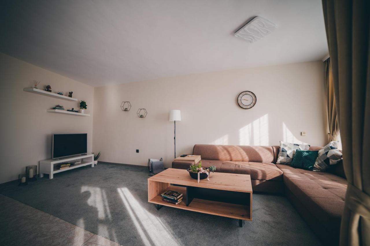 Unbeatable Location: New & Comfy Apartment Варна Екстериор снимка