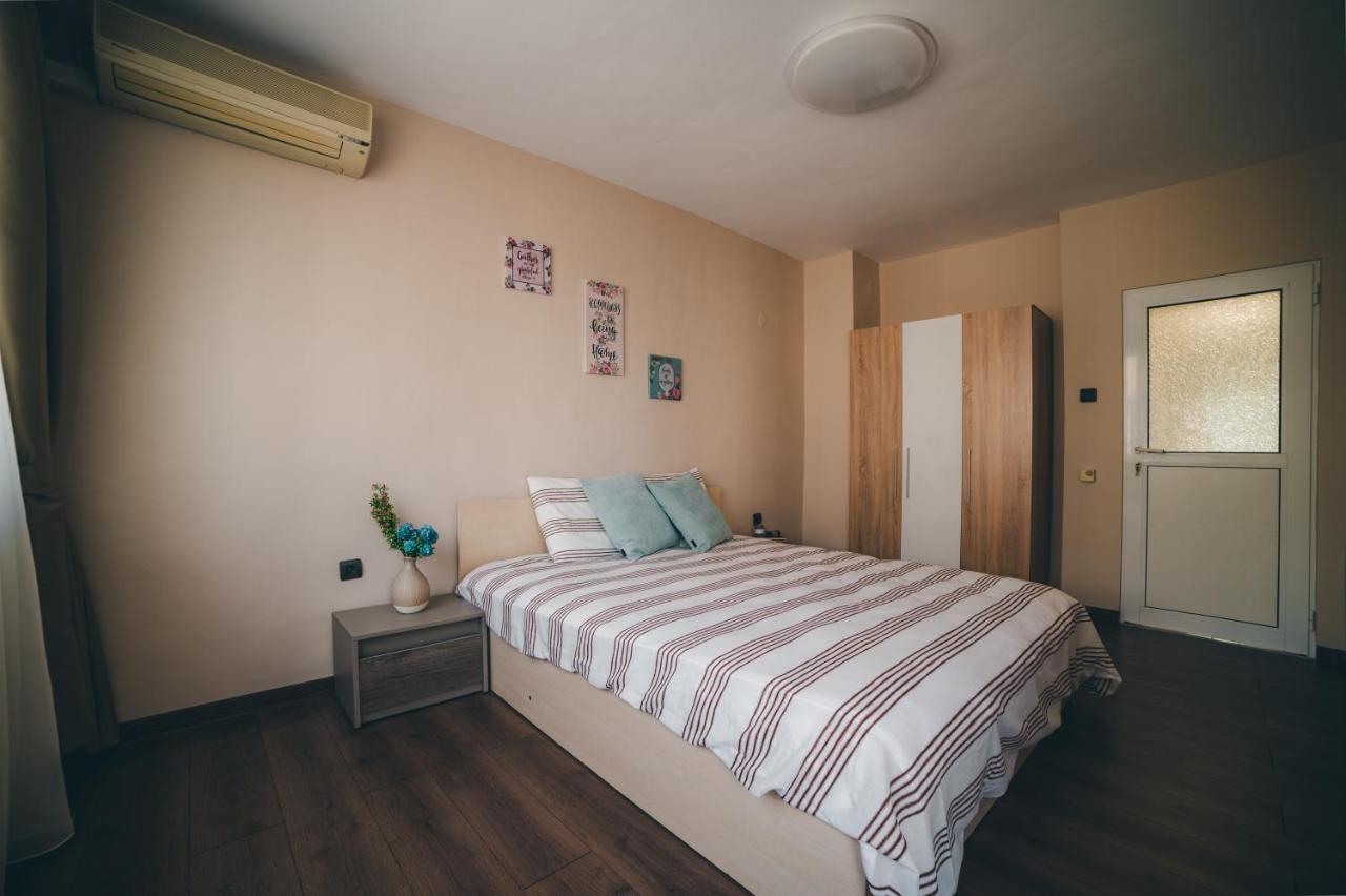 Unbeatable Location: New & Comfy Apartment Варна Екстериор снимка